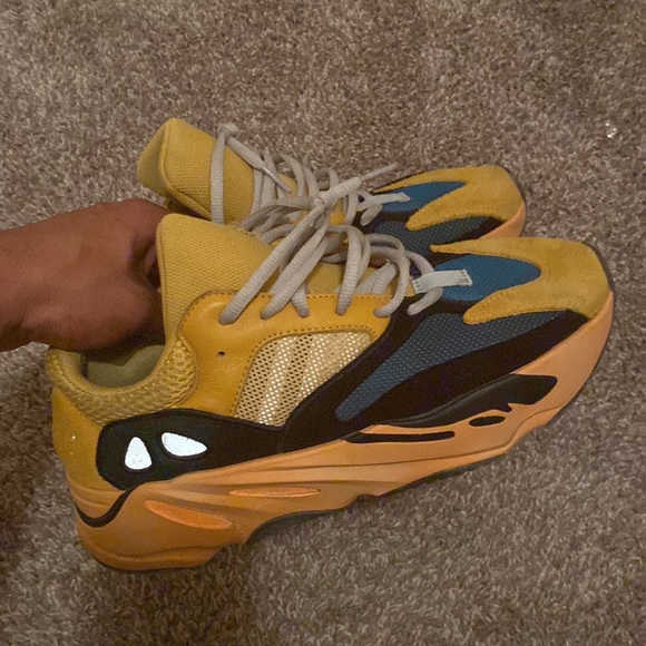 yeezy 700s - Picture 2 of 4
